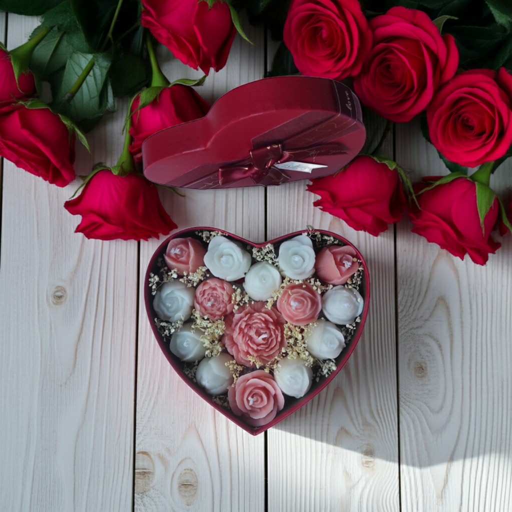 AIKO | Caja Corazón Floral de Velas Artesanales.