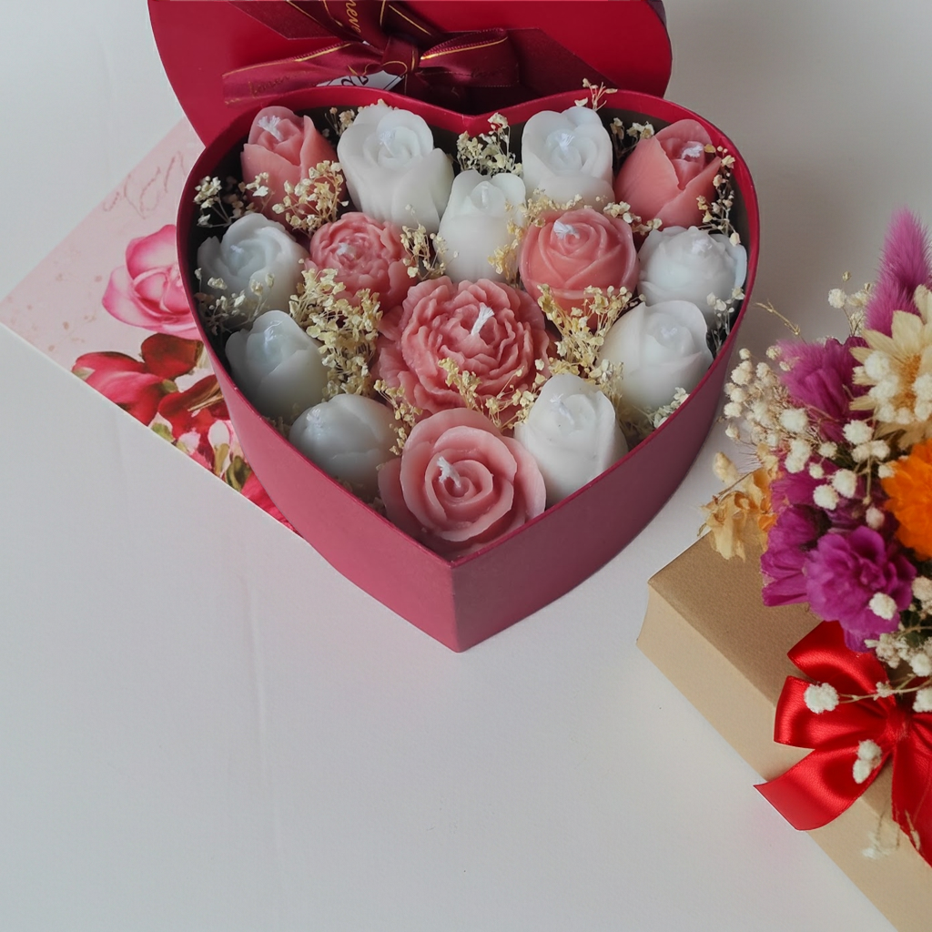 AIKO | Caja Corazón Floral de Velas Artesanales.