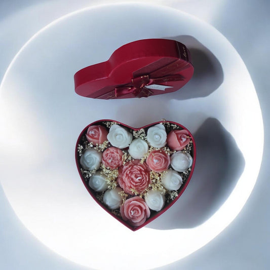 AIKO | Caja Corazón Floral de Velas Artesanales.