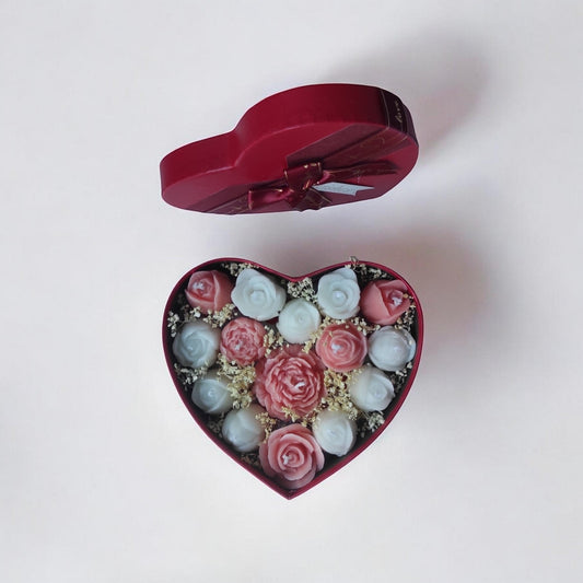 AIKO | Caja Corazón Floral de Velas Artesanales.
