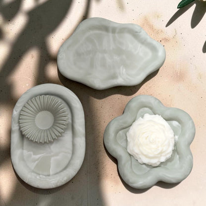Detalle acabado mármol bandeja decorativa Komorebi verde salvia — AIKO