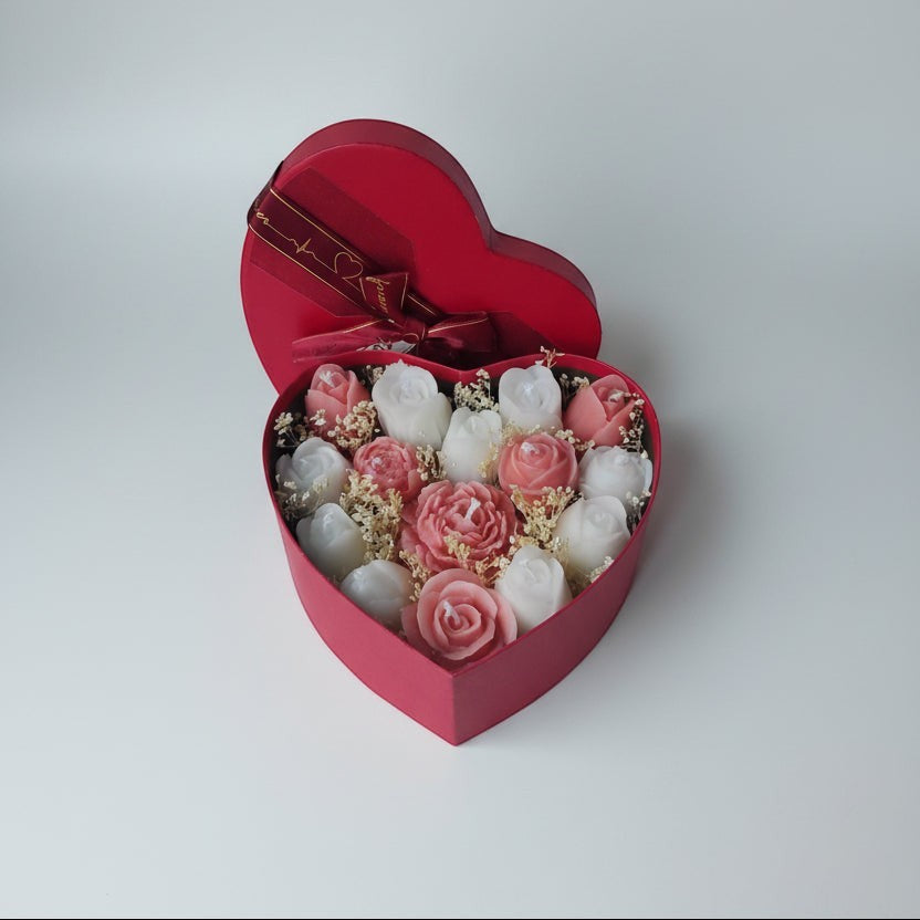 AIKO | Caja Corazón Floral de Velas Artesanales.